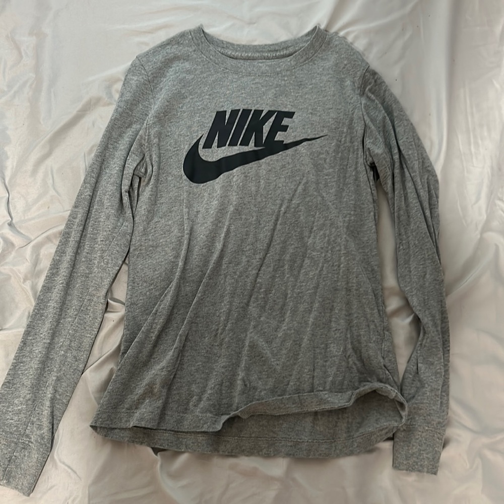 grey nike long sleeve
